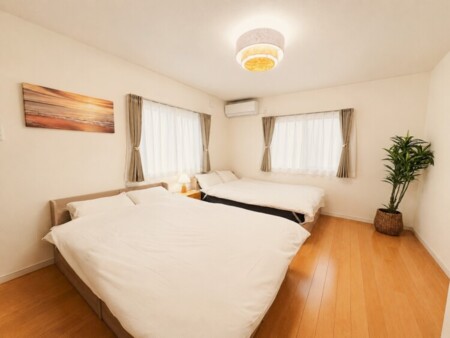 ベッドルームは5部屋ございます