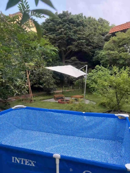 夏限定のプール。ゆったりサイズです。