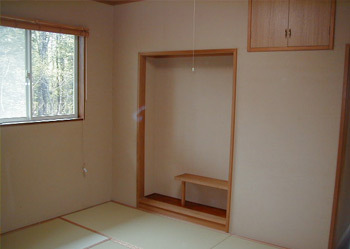 2階和室です　8畳と6畳と板の間です