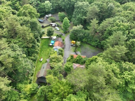 空中から敷地全体を撮影