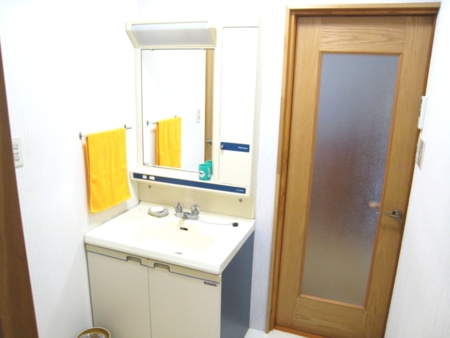 トイレ前の洗面所