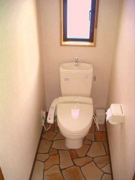 屋外のトイレ
